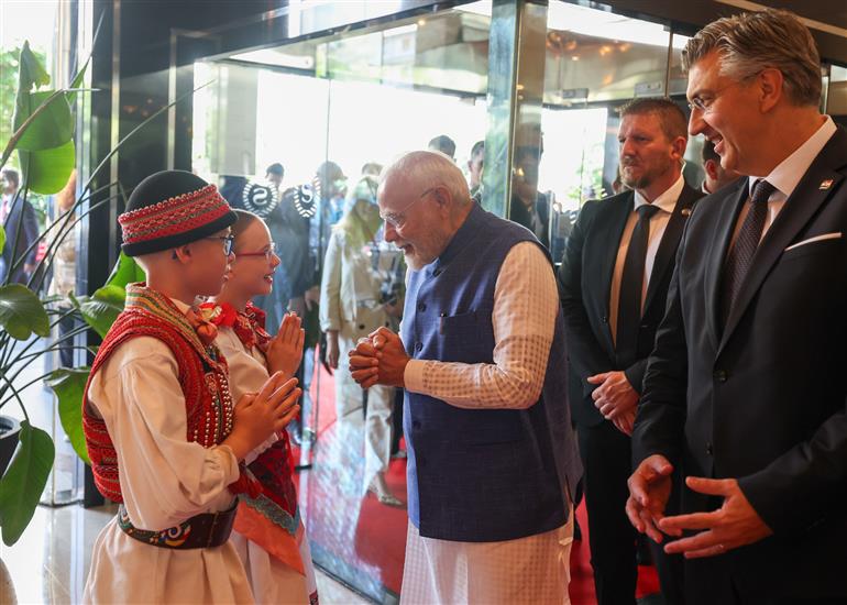 PM receives warm welcome by the Indian community, in Croatia on June 18, 2025.:Prime Minister's Office PM receives warm welcome by the Indian community, in Croatia on June 18, 2025.:Prime Minister