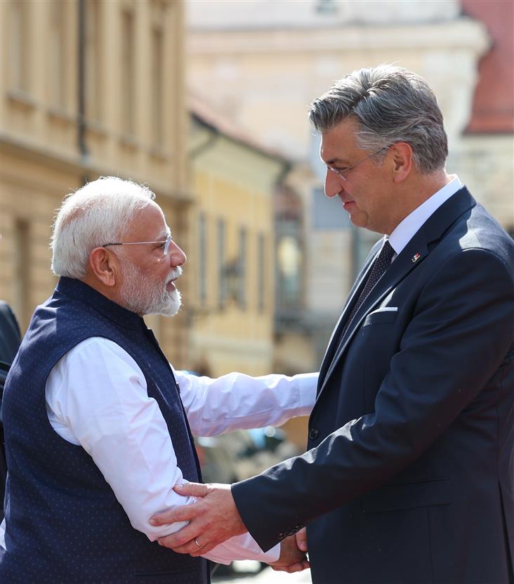PM receives a ceremonial reception on his arrival at St. Mark’s Square in Zagreb, Croatia on June 18, 2025.:Prime Minister's Office PM receives a ceremonial reception on his arrival at St. Mark’s Square in Zagreb, Croatia on June 18, 2025.:Prime Minister