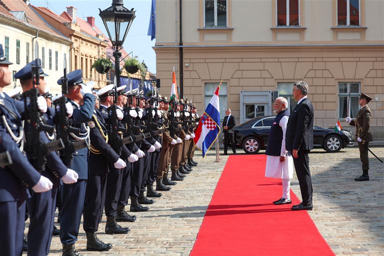 PM receives a ceremonial reception on his arrival at St. Mark’s Square in Zagreb, Croatia on June 18, 2025.:Prime Minister's Office PM receives a ceremonial reception on his arrival at St. Mark’s Square in Zagreb, Croatia on June 18, 2025.:Prime Minister