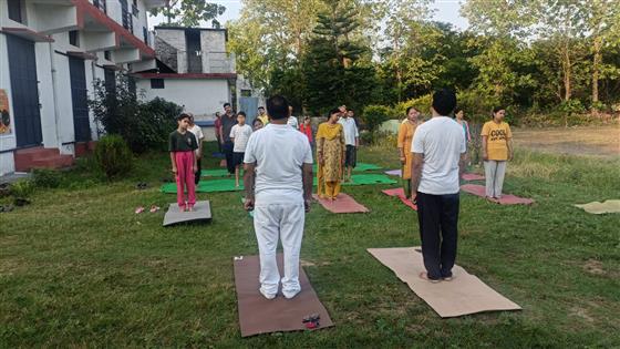 As IDY2025 approaches, an energizing Yoga demonstration session was conducted at Navyogagram, Tanakpur Champawat, led by Yoga Guru Shri Navjeet Joshi & guided by Dr. Navdeep Joshi. A vibrant step towards holistic well-being, organized in collaboration with Ministry of Ayush & Dept. of Ayush Champawat, Uttrakhand on June 18, 2025.:AYUSH