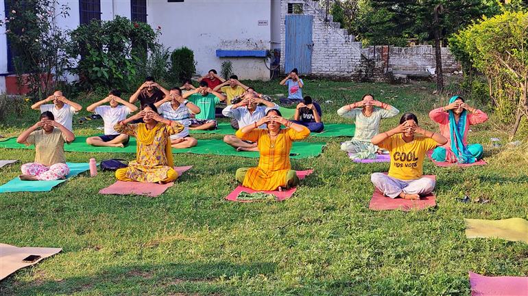 As IDY2025 approaches, an energizing Yoga demonstration session was conducted at Navyogagram, Tanakpur Champawat, led by Yoga Guru Shri Navjeet Joshi & guided by Dr. Navdeep Joshi. A vibrant step towards holistic well-being, organized in collaboration with Ministry of Ayush & Dept. of Ayush Champawat, Uttrakhand on June 18, 2025.:AYUSH