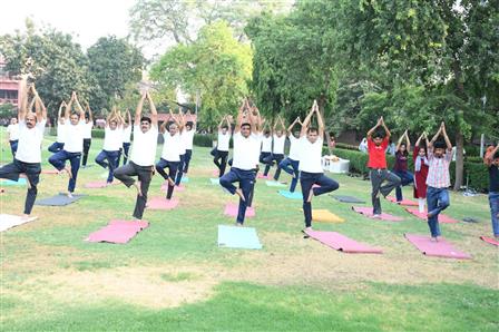 Attuning to the theme “Yoga For One Earth One Health” of IDY2025, Seema Praharis of BSF Punjab frontier performed Yoga at iconic places. BSF Troops performed Yoga at iconic locations like Jallianwala Bagh in Amritsar and Saragarhi & Veer Abdul Hameed Memorials in Ferozepur to spread the spirit and awareness about Yoga among masses on June 18, 2025.:AYUSH