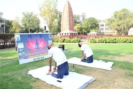 Attuning to the theme “Yoga For One Earth One Health” of IDY2025, Seema Praharis of BSF Punjab frontier performed Yoga at iconic places. BSF Troops performed Yoga at iconic locations like Jallianwala Bagh in Amritsar and Saragarhi & Veer Abdul Hameed Memorials in Ferozepur to spread the spirit and awareness about Yoga among masses on June 18, 2025.:AYUSH