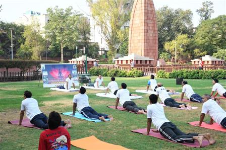 Attuning to the theme “Yoga For One Earth One Health” of IDY2025, Seema Praharis of BSF Punjab frontier performed Yoga at iconic places. BSF Troops performed Yoga at iconic locations like Jallianwala Bagh in Amritsar and Saragarhi & Veer Abdul Hameed Memorials in Ferozepur to spread the spirit and awareness about Yoga among masses on June 18, 2025.:AYUSH