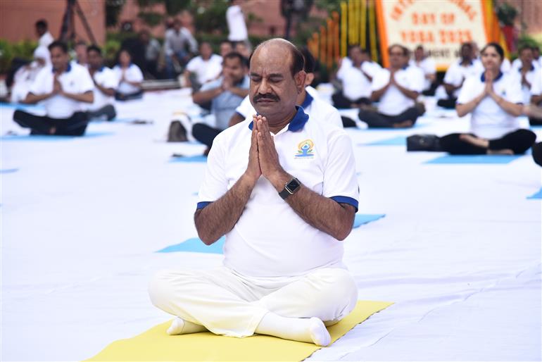 The Speaker of Lok Sabha, Shri Om Birla participated in the 11th International Day of Yoga celebrations at Parliament House Complex, in New Delhi on June 21, 2025.:Ministry of Parliamentary Affairs