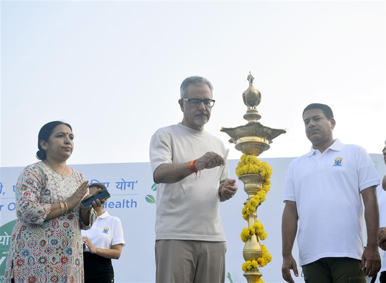 The Secretary, Department of Food and Public Distribution, Shri Sanjeev Chopra lighting the lamp during the 11th International Day of Yoga celebrations at Sunder Nursery, in New Delhi on June 21, 2025. The Secretary, Department of Consumer Affairs, Ms. Nidhi Khare and the Secretary, Ministry of New and Renewable Energy (MNRE), Shri Santosh Kumar Sarangi are also present.:AYUSH
