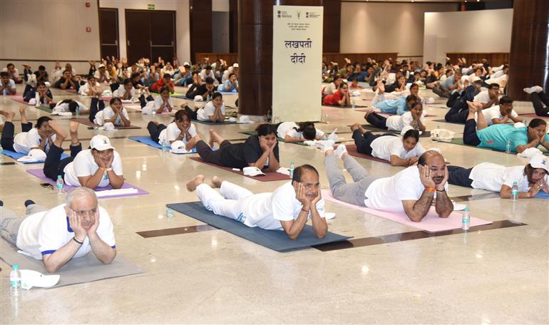 The Union Minister of Agriculture and Farmers Welfare and Rural Development, Shri Shivraj Singh Chouhan participated in the celebration of the 11th International Day of Yoga (IDY) 2025 at Kisan Mela Ground, IARI, in New Delhi on June 21, 2025.:Ministry of Agriculture &
Farmers Welfare
