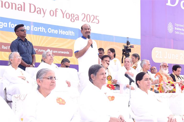 The Lok Sabha Speaker, Shri Om Birla participated in a Samuhik Yogabhyas to marking the celebration of the 11th International Day of Yoga (IDY) 2025 organized by Prajapita Brahma Kumari Ishwariya Vishwavidyalaya at Red Fort ground, in Delhi on June 21, 2025.:Ministry of Parliamentary Affairs