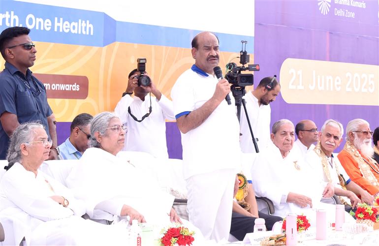 The Lok Sabha Speaker, Shri Om Birla participated in a Samuhik Yogabhyas to marking the celebration of the 11th International Day of Yoga (IDY) 2025 organized by Prajapita Brahma Kumari Ishwariya Vishwavidyalaya at Red Fort ground, in Delhi on June 21, 2025.:Ministry of Parliamentary Affairs