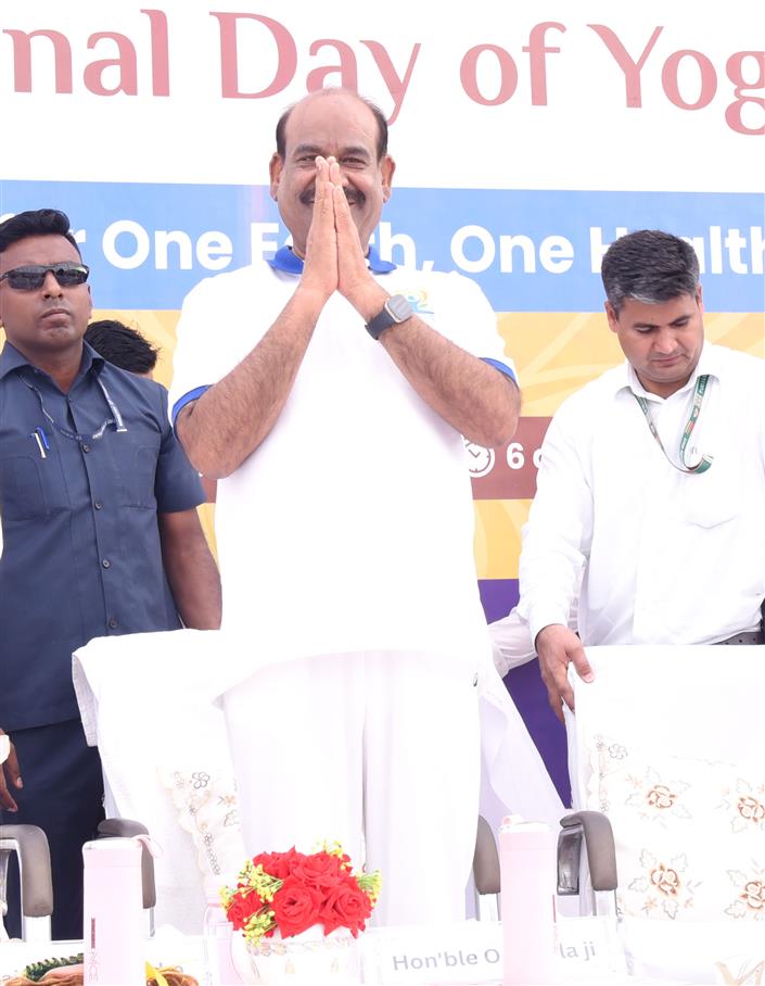 The Lok Sabha Speaker, Shri Om Birla participated in a Samuhik Yogabhyas to marking the celebration of the 11th International Day of Yoga (IDY) 2025 organized by Prajapita Brahma Kumari Ishwariya Vishwavidyalaya at Red Fort ground, in Delhi on June 21, 2025.:Ministry of Parliamentary Affairs