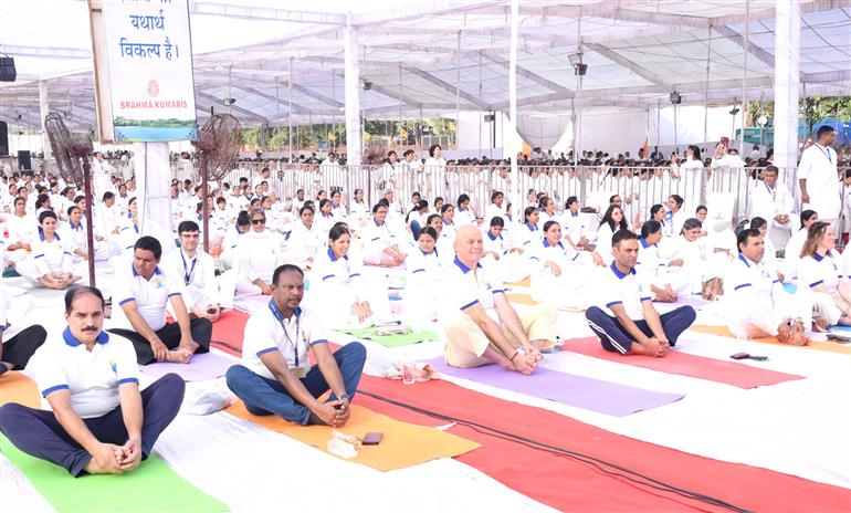 Glimpses of the Samuhik Yogabhyas to marking the celebration of the 11th International Day of Yoga (IDY) 2025 organized by Prajapita Brahma Kumari Ishwariya Vishwavidyalaya at Red Fort ground, in Delhi on June 21, 2025. The Lok Sabha Speaker, Shri Om Birla participated in the event.:Ministry of Parliamentary Affairs