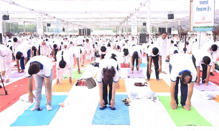 Glimpses of the Samuhik Yogabhyas to marking the celebration of the 11th International Day of Yoga (IDY) 2025 organized by Prajapita Brahma Kumari Ishwariya Vishwavidyalaya at Red Fort ground, in Delhi on June 21, 2025. The Lok Sabha Speaker, Shri Om Birla participated in the event.:Ministry of Parliamentary Affairs