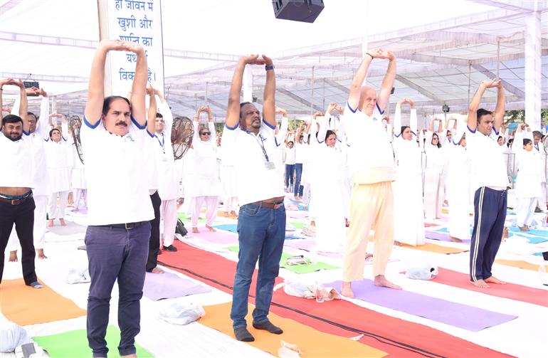 Glimpses of the Samuhik Yogabhyas to marking the celebration of the 11th International Day of Yoga (IDY) 2025 organized by Prajapita Brahma Kumari Ishwariya Vishwavidyalaya at Red Fort ground, in Delhi on June 21, 2025. The Lok Sabha Speaker, Shri Om Birla participated in the event.:Ministry of Parliamentary Affairs