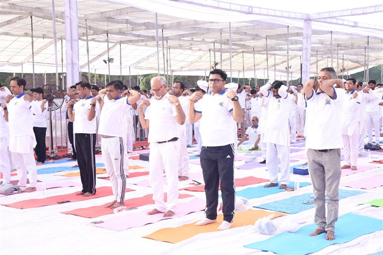 Glimpses of the Samuhik Yogabhyas to marking the celebration of the 11th International Day of Yoga (IDY) 2025 organized by Prajapita Brahma Kumari Ishwariya Vishwavidyalaya at Red Fort ground, in Delhi on June 21, 2025. The Lok Sabha Speaker, Shri Om Birla participated in the event.:Ministry of Parliamentary Affairs