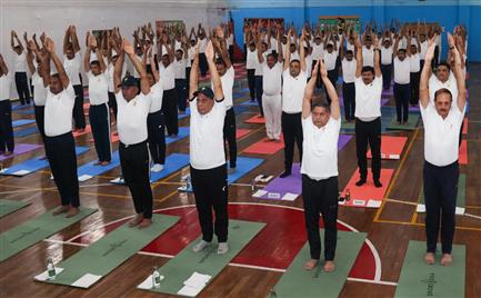 The Union Minister for Defence, Shri Rajnath Singh participated in the celebration of the 11th International Day of Yoga (IDY) 2025 at Northern Command, Udhampur, in Jammu & Kashmir on June 21, 2025. :Ministry of Defence