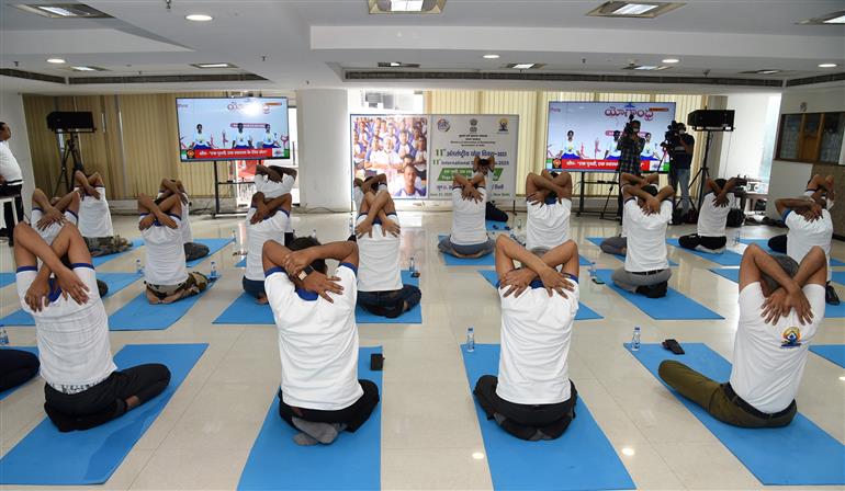 The Secretary, Ministry of Information & Broadcasting, Shri Sanjay Jaju participated in the 11th International Day of Yoga celebrations at National Media Centre, in New Delhi on June 21, 2025.:Ministry of Information & Broadcasting