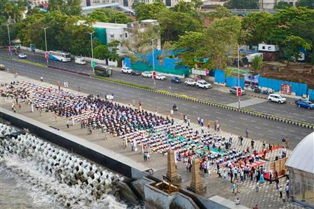 Indian Coast Guard Celebrates 11th International Day of Yoga with ‘Yoga Sangam’ Across 60 plus Locations on June 21, 2025.:Ministry of Defence