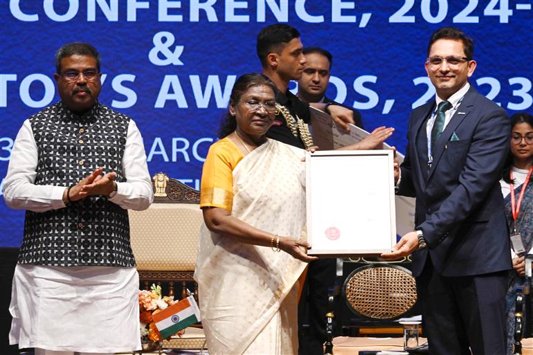 The President of India, Smt Droupadi Murmu at the inauguration of the two-day Visitor’s Conference 2024-25 at Rashtrapati Bhavan, in New Delhi on March 03, 2025.