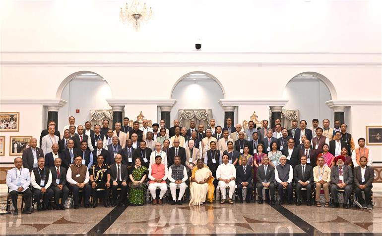 The President of India, Smt Droupadi Murmu in a group photograph during the inauguration of the two-day Visitor’s Conference 2024-25 at Rashtrapati Bhavan, in New Delhi on March 03, 2025.