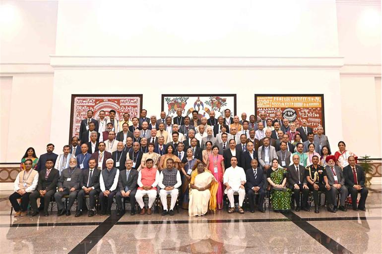 The President of India, Smt Droupadi Murmu in a group photograph during the inauguration of the two-day Visitor’s Conference 2024-25 at Rashtrapati Bhavan, in New Delhi on March 03, 2025.