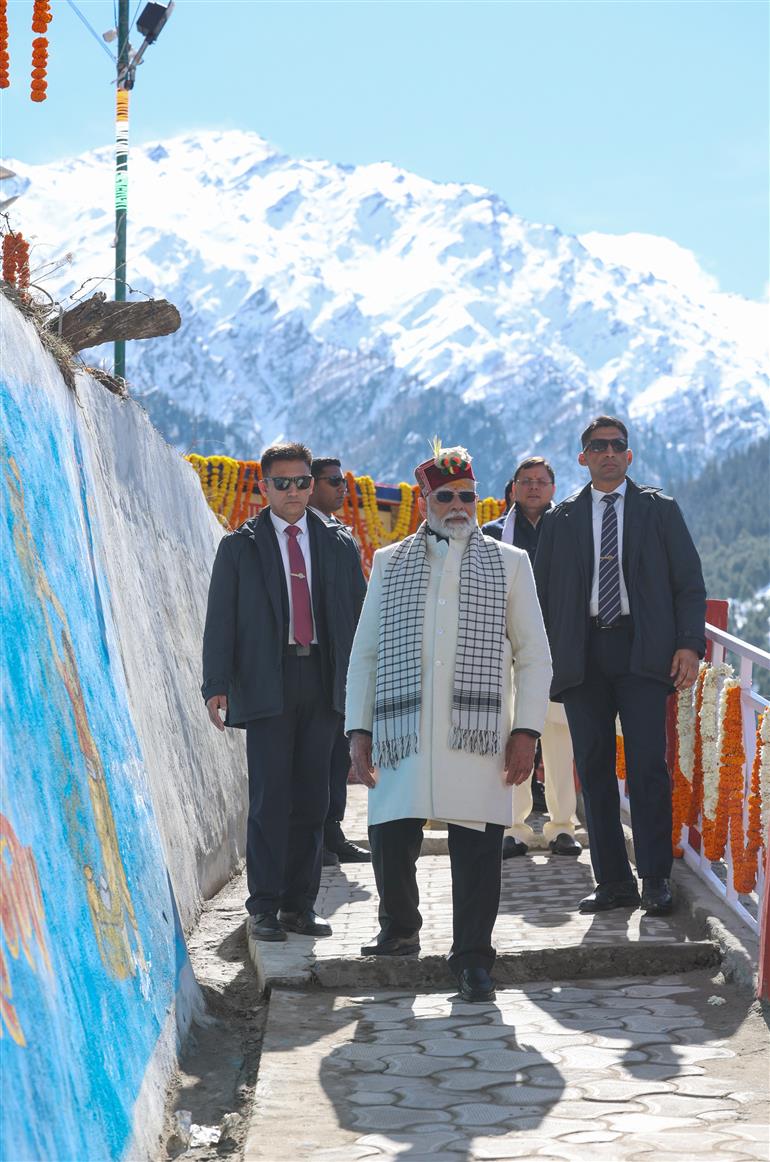 
PM performs darshan, pooja and viewing of Himalaya at the winter seat of Maa Ganga in Mukhwa, Uttarakhand on March 06, 2025.
