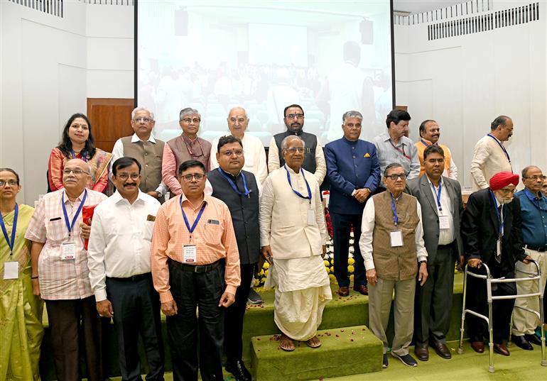 The Minister of State (Independent Charge) for Ayush and Health and Family Welfare, Shri Prataprao Jadhav graced the inauguration ceremony of 28th Convocation & Shishyopanayaniya Samskara under ‘Rashtriya Ayurveda Vidyapeeth’ as a chief guest at Vigyan Bhawan, in New Delhi on March 17, 2025.
