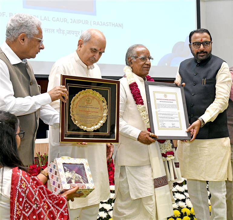 The Minister of State (Independent Charge) for Ayush and Health and Family Welfare, Shri Prataprao Jadhav graced the inauguration ceremony of 28th Convocation & Shishyopanayaniya Samskara under ‘Rashtriya Ayurveda Vidyapeeth’ as a chief guest at Vigyan Bhawan, in New Delhi on March 17, 2025.