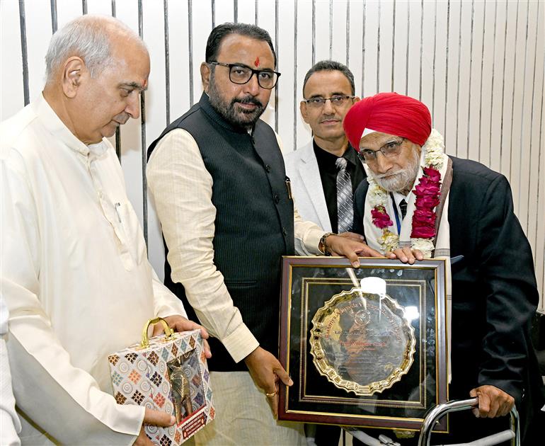 The Minister of State (Independent Charge) for Ayush and Health and Family Welfare, Shri Prataprao Jadhav graced the inauguration ceremony of 28th Convocation & Shishyopanayaniya Samskara under ‘Rashtriya Ayurveda Vidyapeeth’ as a chief guest at Vigyan Bhawan, in New Delhi on March 17, 2025.