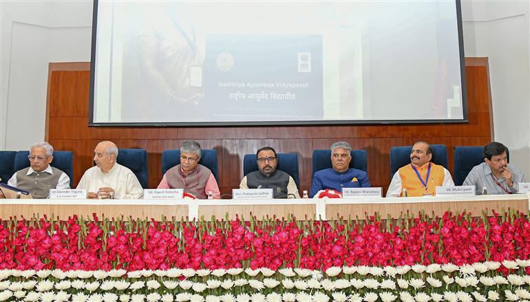 The Minister of State (Independent Charge) for Ayush and Health and Family Welfare, Shri Prataprao Jadhav graced the inauguration ceremony of 28th Convocation & Shishyopanayaniya Samskara under ‘Rashtriya Ayurveda Vidyapeeth’ as a chief guest at Vigyan Bhawan, in New Delhi on March 17, 2025.
