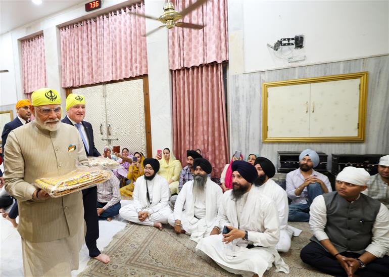 PM and the Prime Minister of New Zealand, Mr. Christopher Luxon visit Gurdwara Rakab Ganj Sahib, in New Delhi on March 17, 2025.