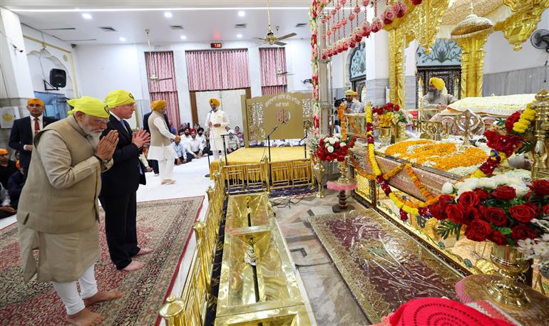 PM and the Prime Minister of New Zealand, Mr. Christopher Luxon visit Gurdwara Rakab Ganj Sahib, in New Delhi on March 17, 2025.
