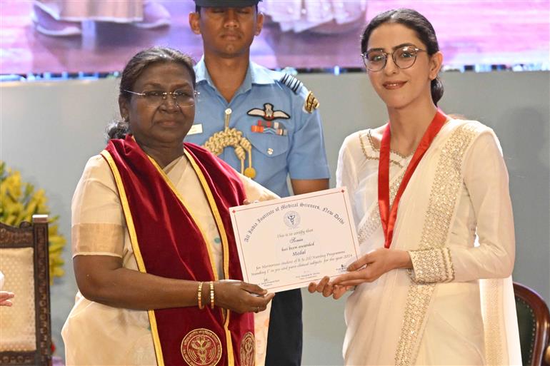 The President of India, Smt Droupadi Murmu graces the convocation ceremony of the All India Institute of Medical Sciences, in New Delhi on March 21, 2025.