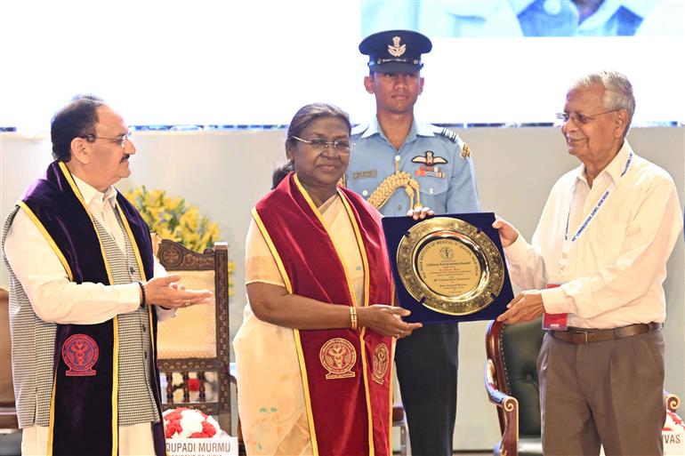 The President of India, Smt Droupadi Murmu graces the convocation ceremony of the All India Institute of Medical Sciences, in New Delhi on March 21, 2025.
