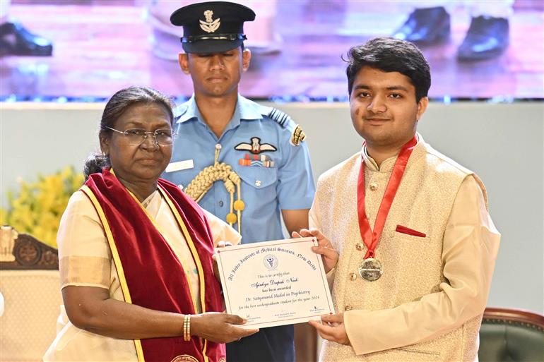 The President of India, Smt Droupadi Murmu graces the convocation ceremony of the All India Institute of Medical Sciences, in New Delhi on March 21, 2025.