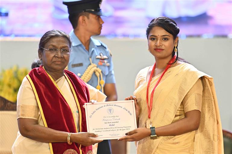 The President of India, Smt Droupadi Murmu graces the convocation ceremony of the All India Institute of Medical Sciences, in New Delhi on March 21, 2025.