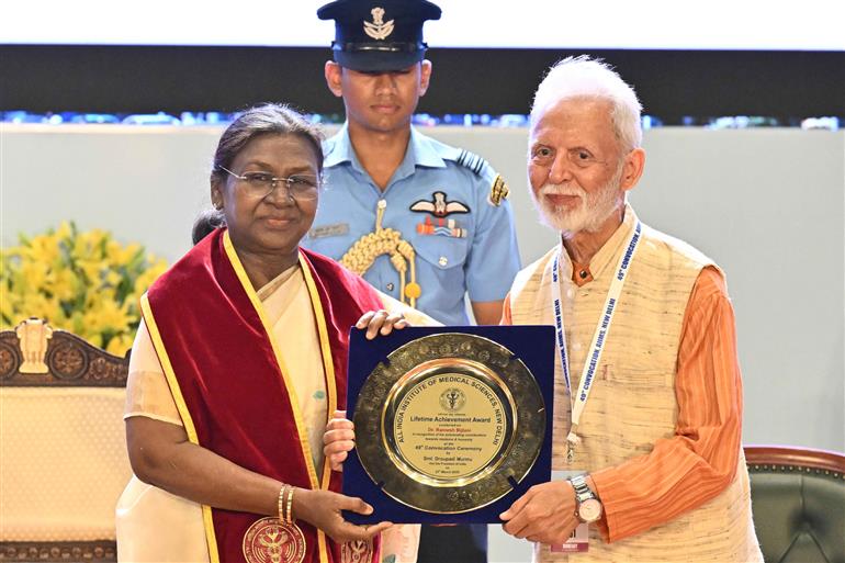 The President of India, Smt Droupadi Murmu graces the convocation ceremony of the All India Institute of Medical Sciences, in New Delhi on March 21, 2025.