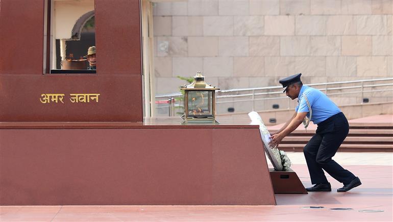 Air Marshal Ashutosh Dixit, before assuming the appointment of Chief of Integrated Defence Staff (CISC) at Headquarters, Integrated Defence Staff. He laying a wreath at the National War Memorial, New Delhi on May 01, 2025.