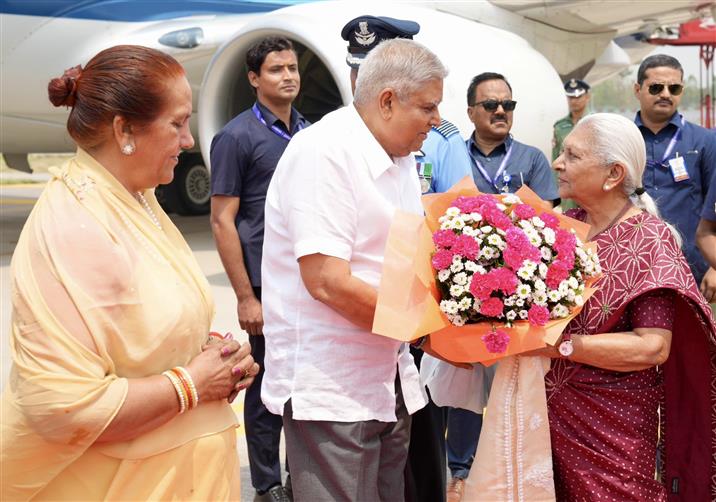 The Vice President of India, Shri Jagdeep Dhankhar and Dr. Sudesh Dhankhar being welcomed by Smt. Anandiben Patel, Governor of Uttar Pradesh, Shri Yogi Adityanath, Chief Minister of Uttar Pradesh, Shri Brajesh Pathak, Deputy Chief Minister of Uttar Pradesh, Shri Bhupendra Singh Choudhary, Member of Uttar Pradesh Legislative Council and other dignitaries on his arrival in Lucknow, Uttar Pradesh on May 1, 2025.