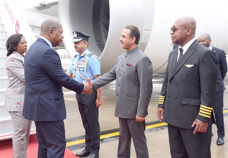 The President of the Republic of Angola, Mr. Joao Manuel Goncalves Lourenco and First lady Mrs. Ana Afonso Dias Lourenco being welcomed by the Minister of State for Environment, Forest and Climate Change and External Affairs, Shri Kirti Vardhan Singh and other dignitaries on their arrival at Delhi airport, in New Delhi on May 02, 2025. 