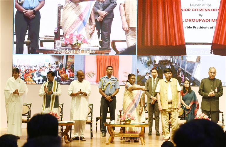 The President of India, Smt. Droupadi Murmu launches the Senior Citizen Welfare Portal at ‘Ageing with Dignity’ at Rashtrapati Bhavan, in New Delhi on May 02, 2025.