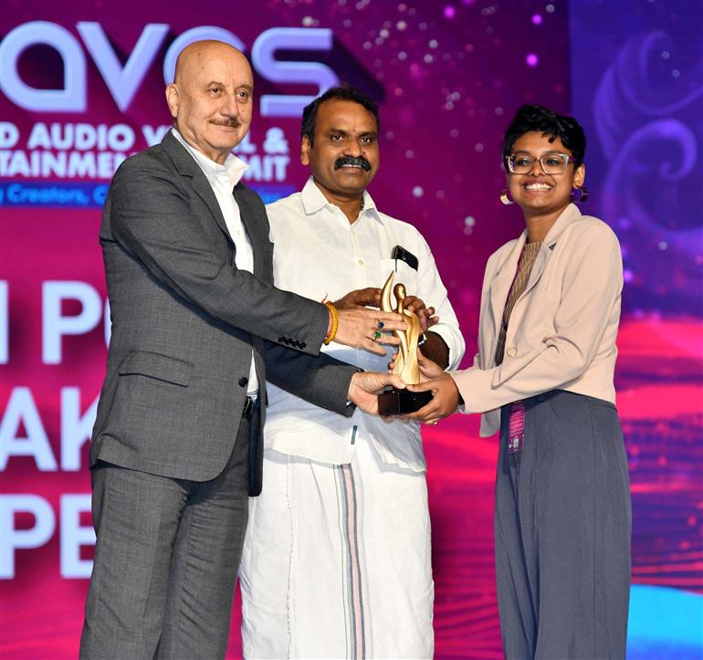 The Minister of State for Information and Broadcasting and Parliamentary Affairs, Dr. L. Murugan presented the creative awards during the WAVES at Mumbai, in Maharashtra on May 02, 2025.:Ministry of Information & Broadcasting