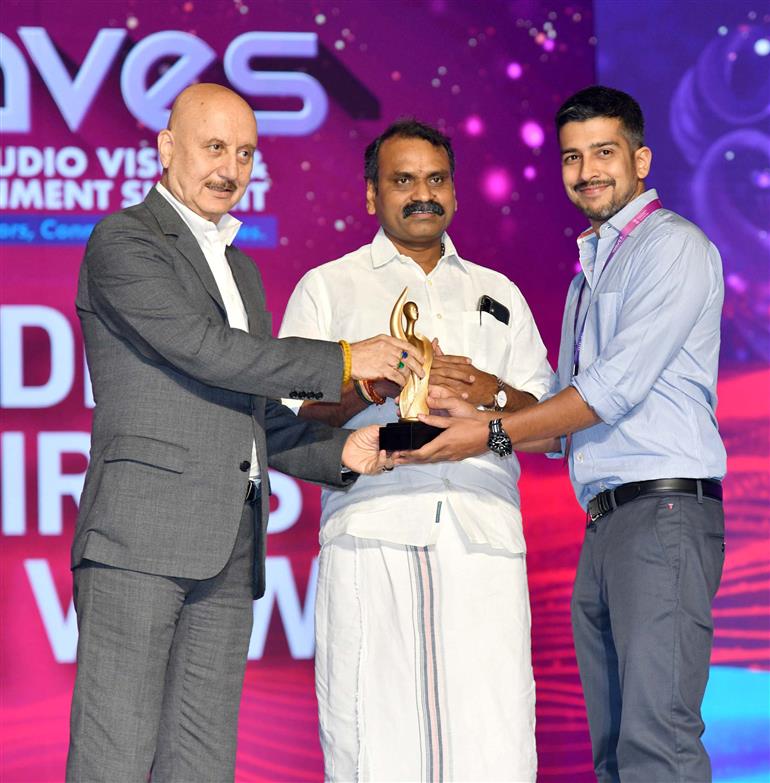 The Minister of State for Information and Broadcasting and Parliamentary Affairs, Dr. L. Murugan presented the creative awards during the WAVES at Mumbai, in Maharashtra on May 02, 2025.:Ministry of Information & Broadcasting