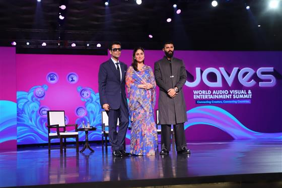 Karan Johar moderating Kareena Kapoor Khan & Vijay Deverakonda at WAVES, in Mumbai, Maharashtra on May 02, 2025.:Ministry of Information & Broadcasting