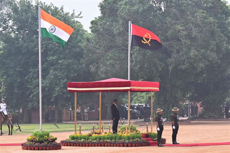 The President of India, Smt. Droupadi Murmu accorded a ceremonial welcome to the President of the Republic of Angola, Mr. Joao Manuel Goncalves Lourenco at Rashtrapati Bhavan, in New Delhi on May 03, 2025.