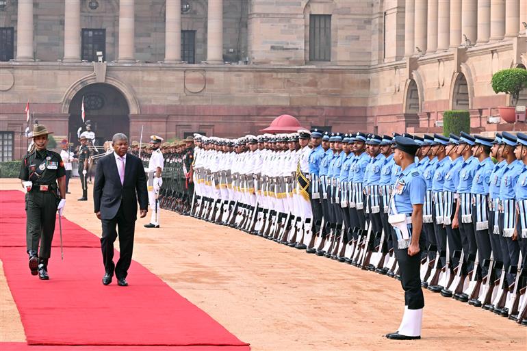The President of India, Smt. Droupadi Murmu accorded a ceremonial welcome to the President of the Republic of Angola, Mr. Joao Manuel Goncalves Lourenco at Rashtrapati Bhavan, in New Delhi on May 03, 2025.