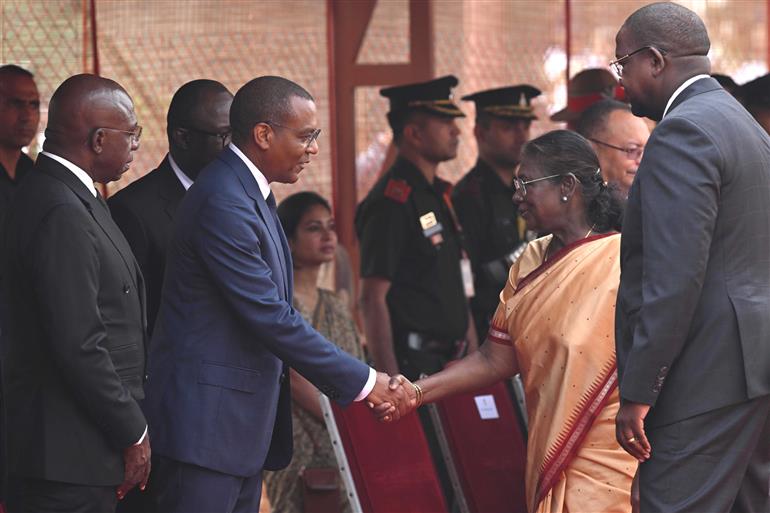 The President of India, Smt. Droupadi Murmu accorded a ceremonial welcome to the President of the Republic of Angola, Mr. Joao Manuel Goncalves Lourenco at Rashtrapati Bhavan, in New Delhi on May 03, 2025.