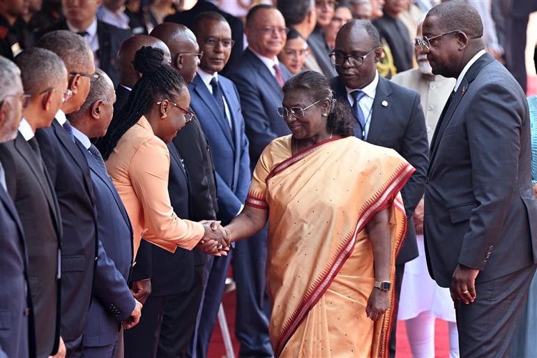 The President of India, Smt. Droupadi Murmu accorded a ceremonial welcome to the President of the Republic of Angola, Mr. Joao Manuel Goncalves Lourenco at Rashtrapati Bhavan, in New Delhi on May 03, 2025.