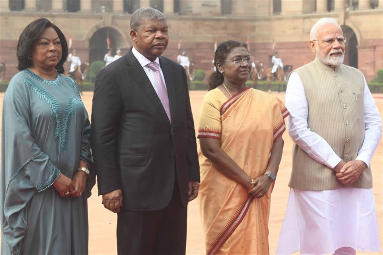 The President of India, Smt. Droupadi Murmu accorded a ceremonial welcome to the President of the Republic of Angola, Mr. Joao Manuel Goncalves Lourenco at Rashtrapati Bhavan, in New Delhi on May 03, 2025.