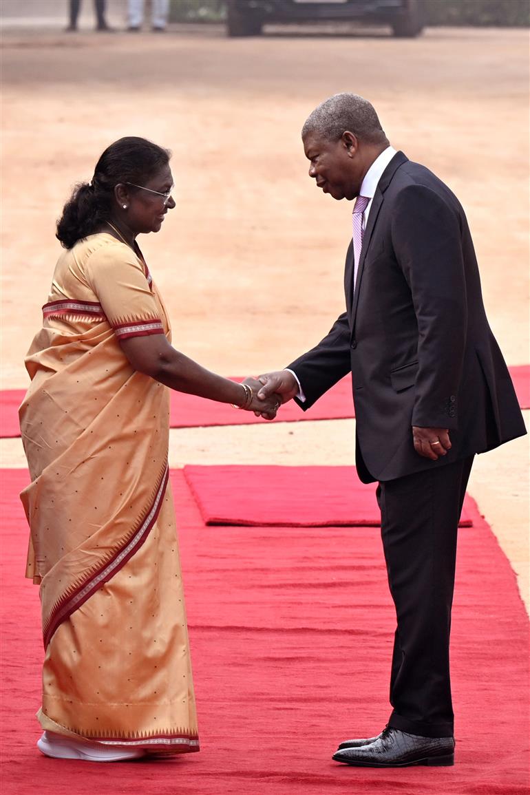 The President of India, Smt. Droupadi Murmu accorded a ceremonial welcome to the President of the Republic of Angola, Mr. Joao Manuel Goncalves Lourenco at Rashtrapati Bhavan, in New Delhi on May 03, 2025.