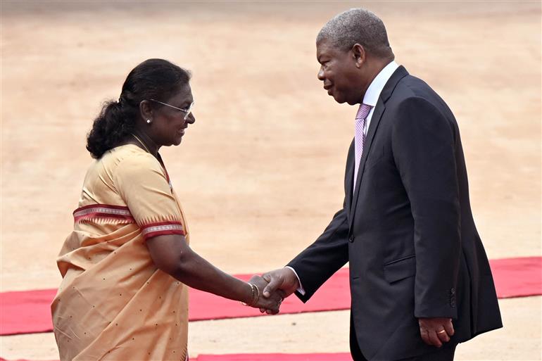 The President of India, Smt. Droupadi Murmu accorded a ceremonial welcome to the President of the Republic of Angola, Mr. Joao Manuel Goncalves Lourenco at Rashtrapati Bhavan, in New Delhi on May 03, 2025.